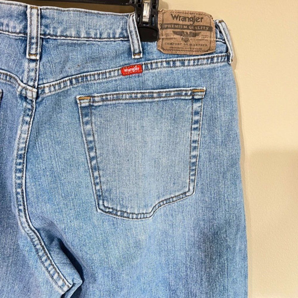 Wrangler men's jeans size 36X29 - Picture 2 of 4